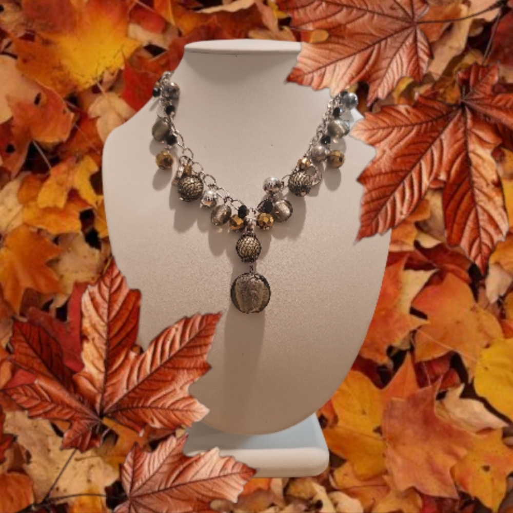 Vintage White House / Black Market Necklace. - Picture 4 of 6